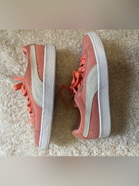 Puma Women's Suede Coral Pink Sneakers with Cream Accent size 8.5